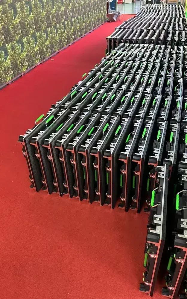 Alquiler de pantallas LED Construcción Desmontaje