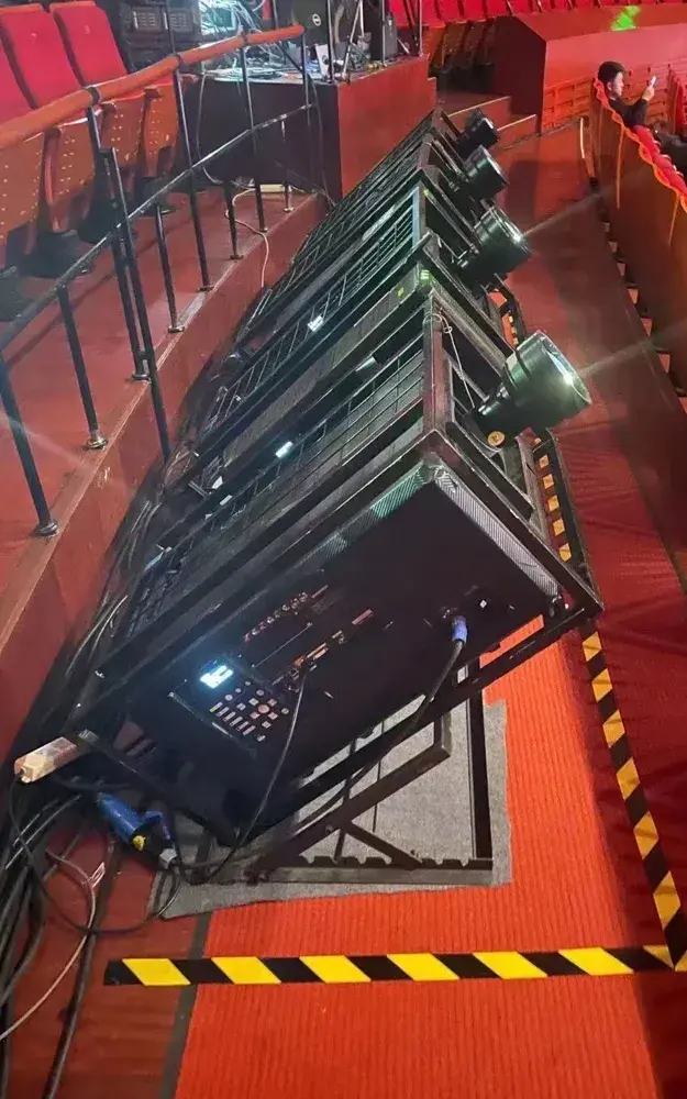 جهاز عرض ليزري مسرحي