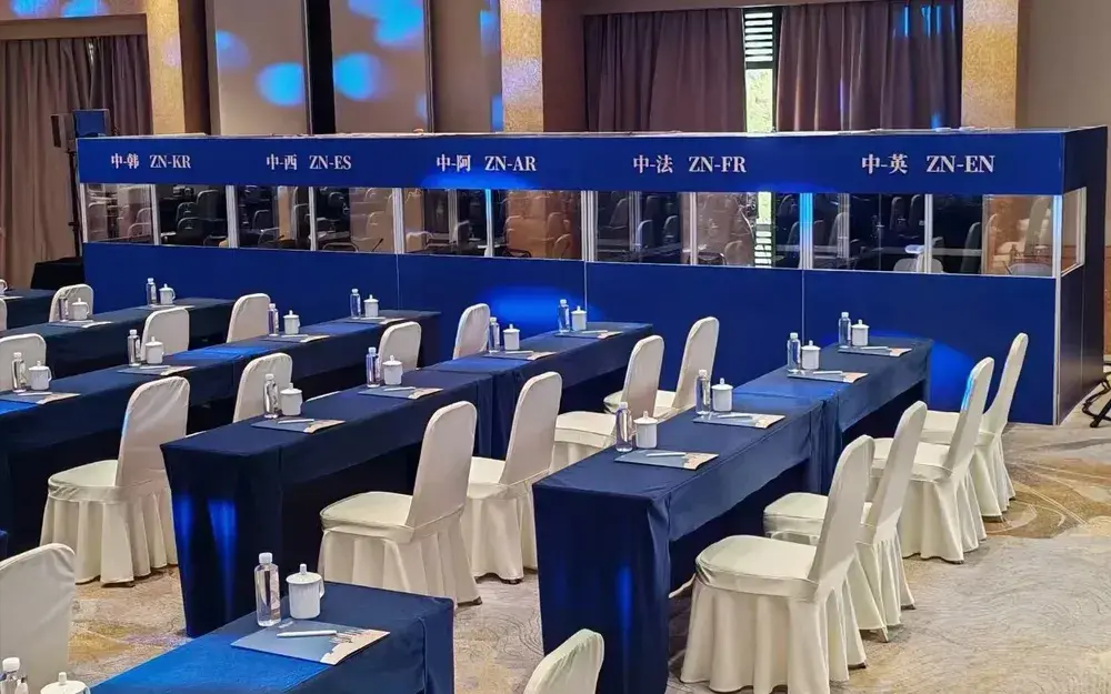 Interpretación simultánea multilingüe