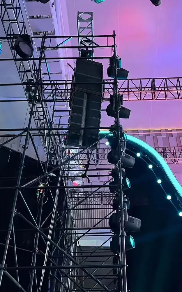 Lugar de ensayo para la construcción de la iluminación y el sonido del escenario