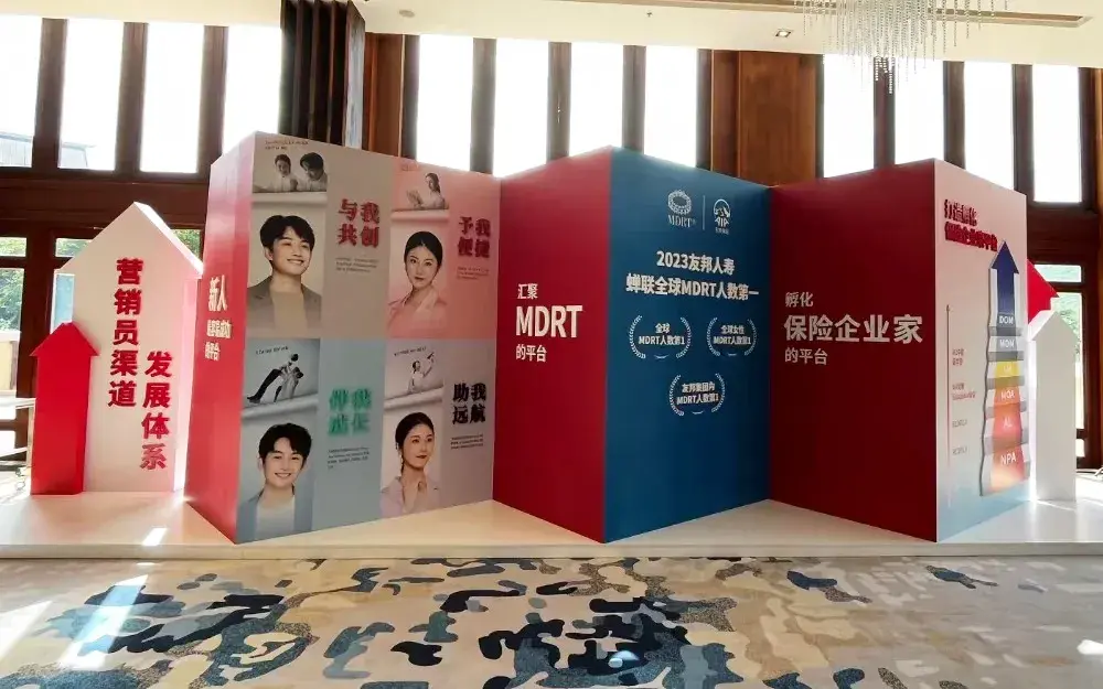 Expositores en forma de conferencia