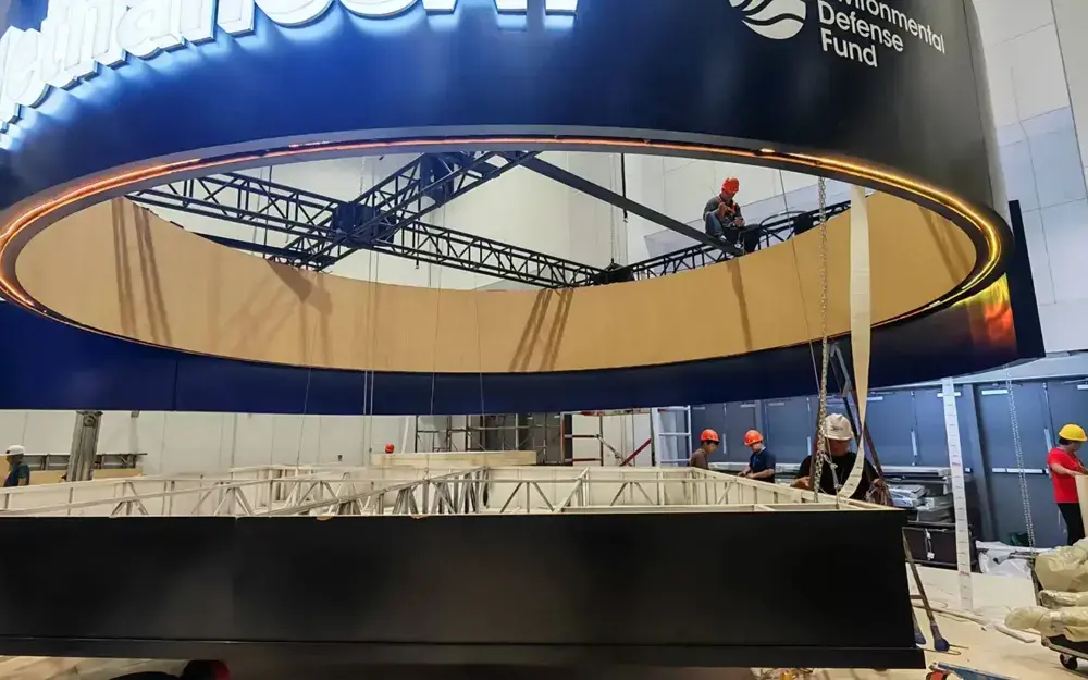 Construcción de un stand de feria en Hainan, China